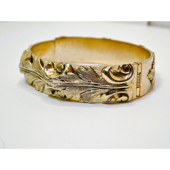Vintage Whiting Davis Hinged Bangle Art Nouveau Leaf Relief Bracelet - Picture 11 of 11